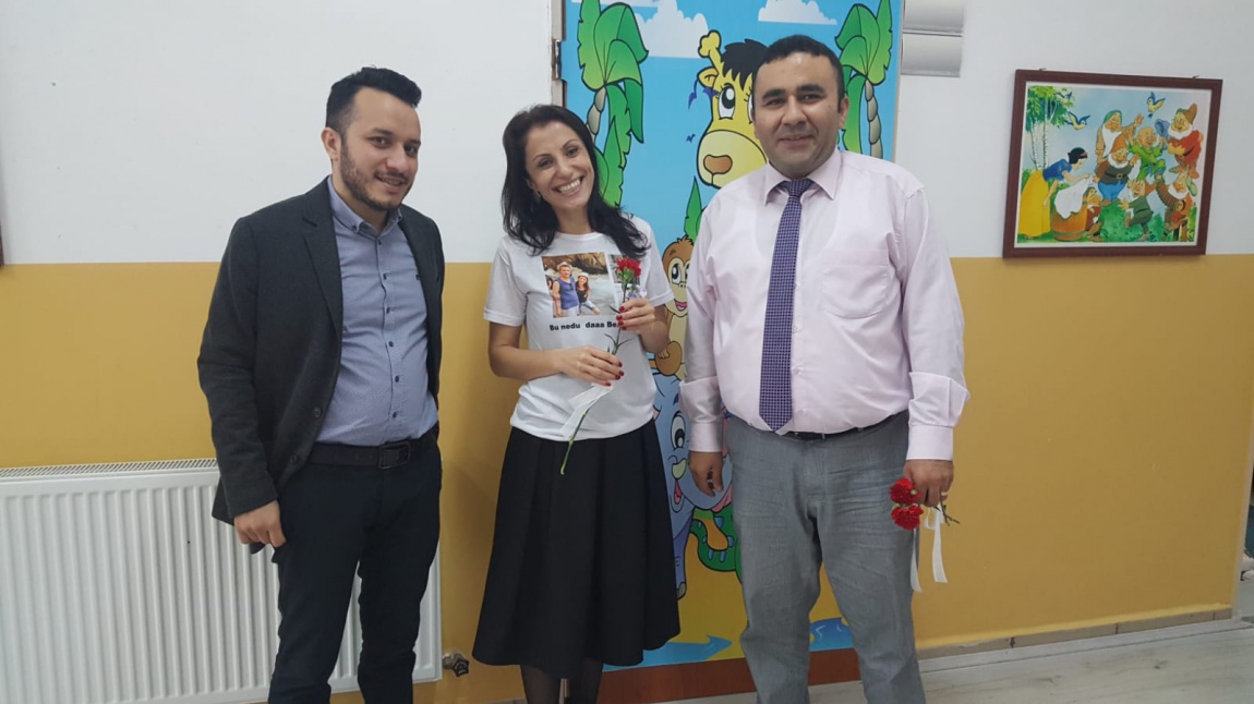 Okul Müdürümüz Ahmet Özçelik 'in Öğretmenler Günü Kutlaması 